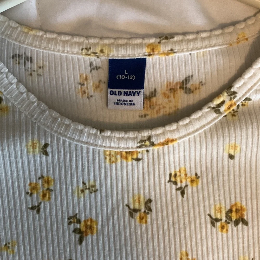 Girl’s Old Navy size L 10/12 thin ribbed fitted shirt - Picture 2 of 5